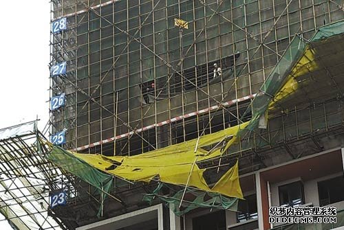 深圳防护棚坍塌9死事故事发时工人未系安全绳